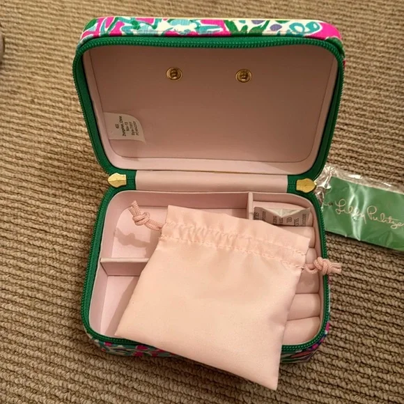 NWT Lilly Pulitzer jewelry case. - Picture 7 of 9